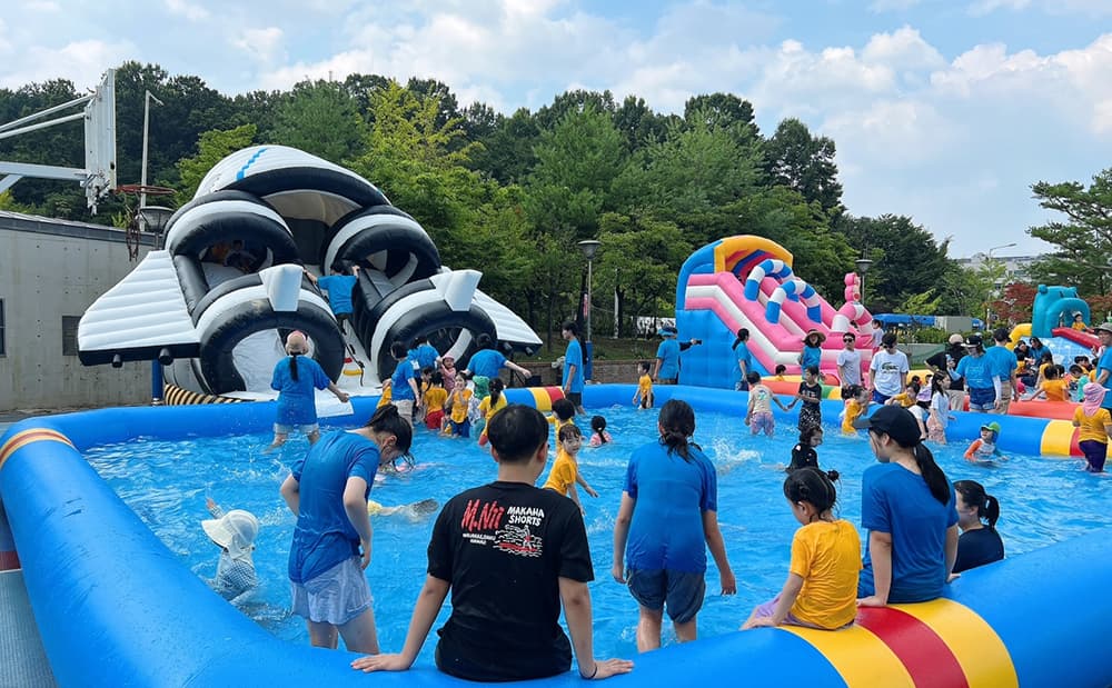 우주선 워터슬라이드